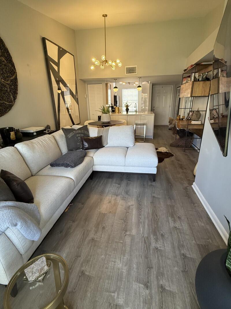1015 Lake Shore Drive 203