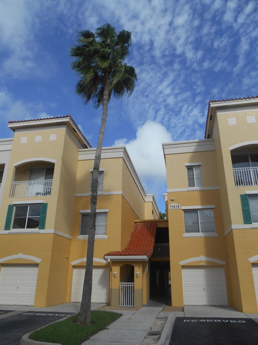 Lovely 1 bedroom condo at The Residences at Legacy Place in the heart of Palm Beach Gardens. Walk to community restaurants, shopping, services and recreation. Beautifully furnished second-floor entry condo. Newly renovated tub/shower.  Large Master bedroom and bathroom. Walk in closet, full laundry room, computer niche, large kitchen. Private balcony. Legacy Place has a beautiful pool with lakeside sun deck, clubhouse and other resort style amenities. All sizes are approximate.