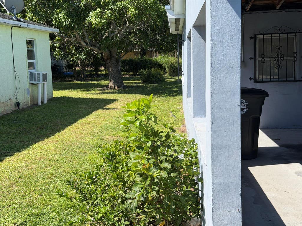 Photo of 703 N 17th Street, Fort Pierce, FL 34950 (MLS # F10528882)