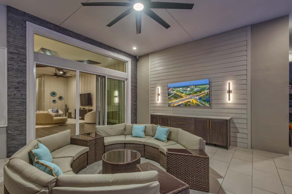 Photo of 10109 Driftwood Way, Palm Beach Gardens, FL 33412 (MLS # B26051761)