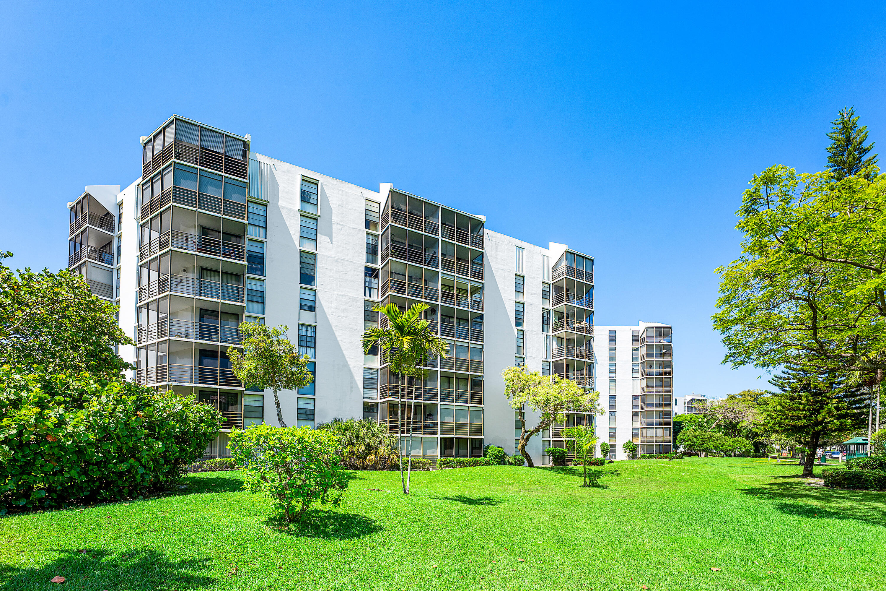 BISCAYA III CONDO - Residential