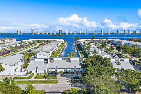 Photo of 118 Castlewood Drive #123, North Palm Beach, FL 33408 (MLS # R11157869)