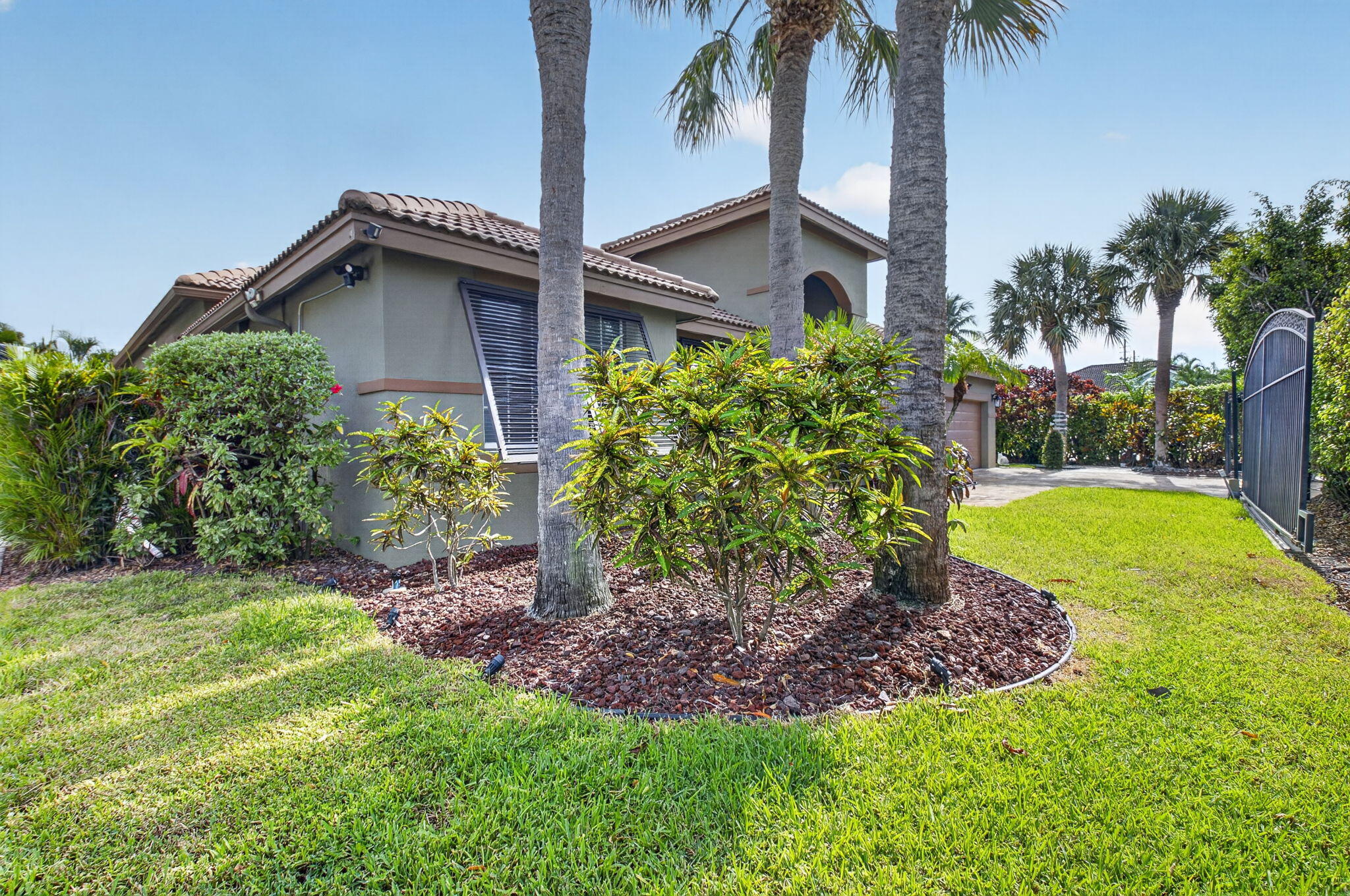 1590 SW 4TH Circle