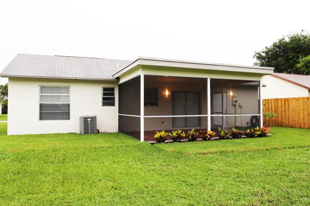 Photo of 135 Village Circle, Jupiter, FL 33458 (MLS # R11062198)