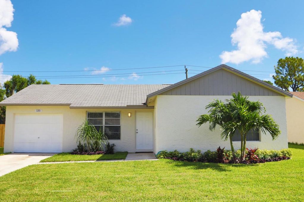 Photo of 135 Village Circle, Jupiter, FL 33458 (MLS # R11062198)