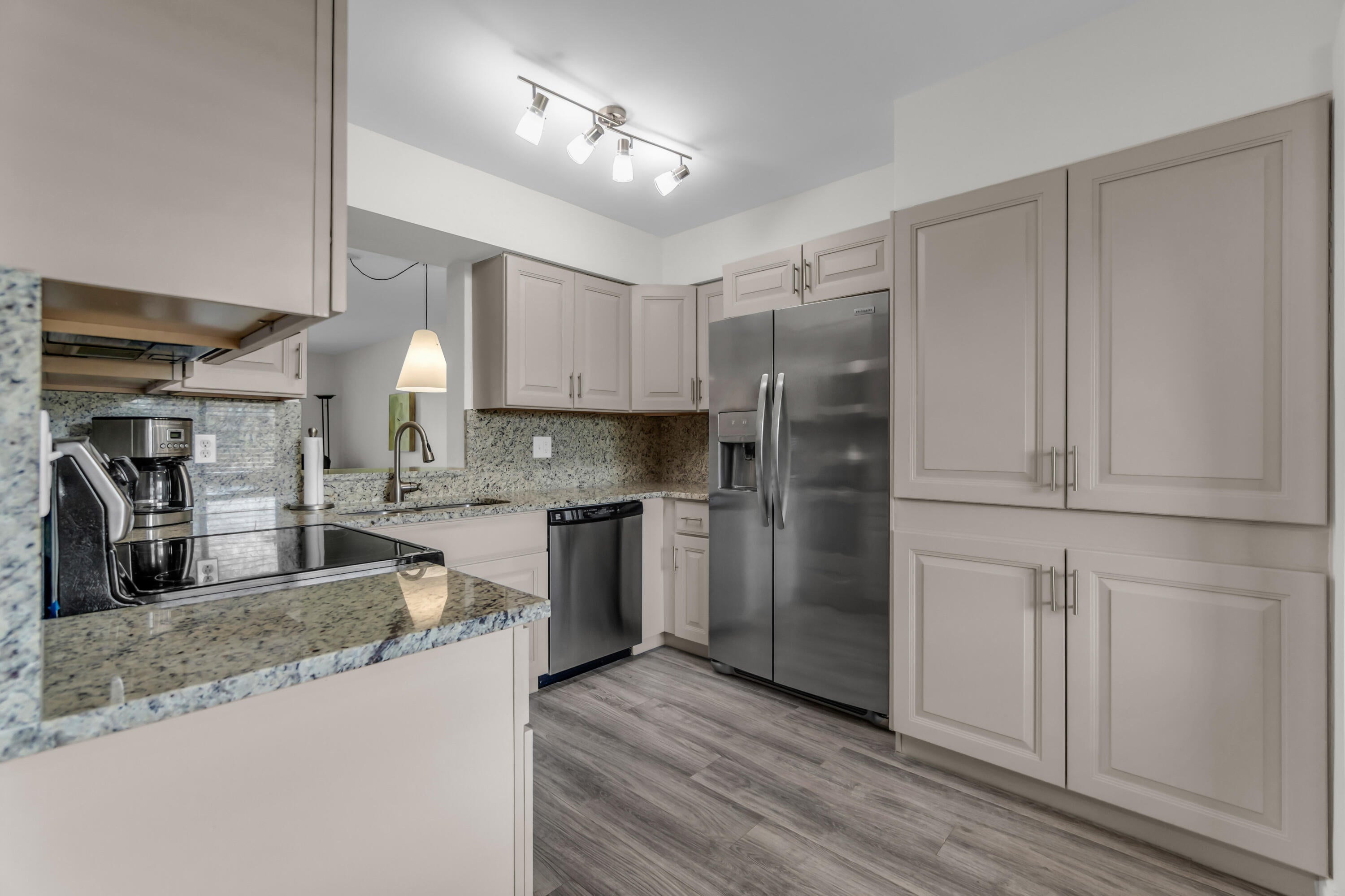 7267 HUNTINGTON Lane 403