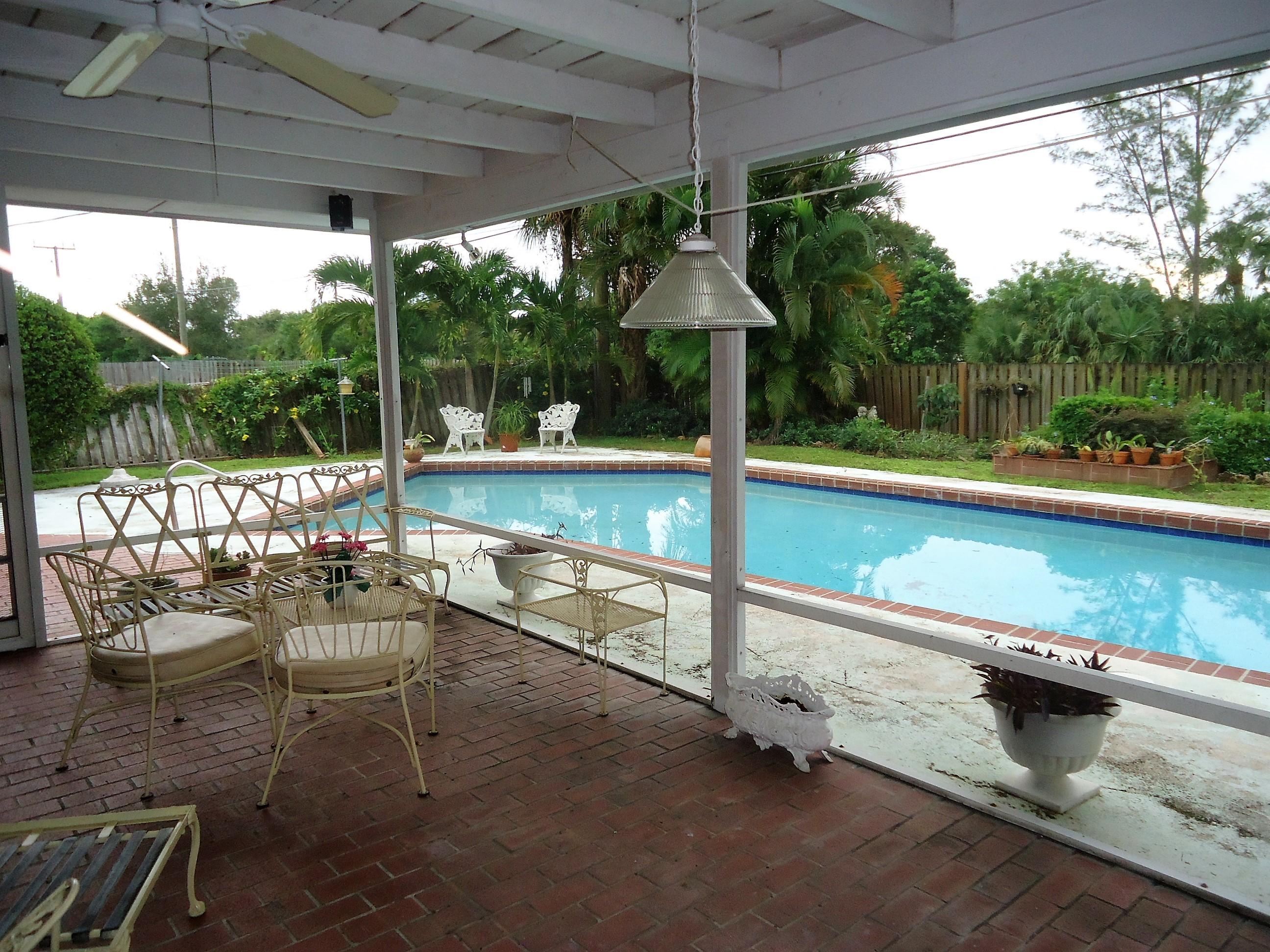 PALM BEACH NATL GOLF AND COUNTRY CLUB ESTATES 1 - Residential