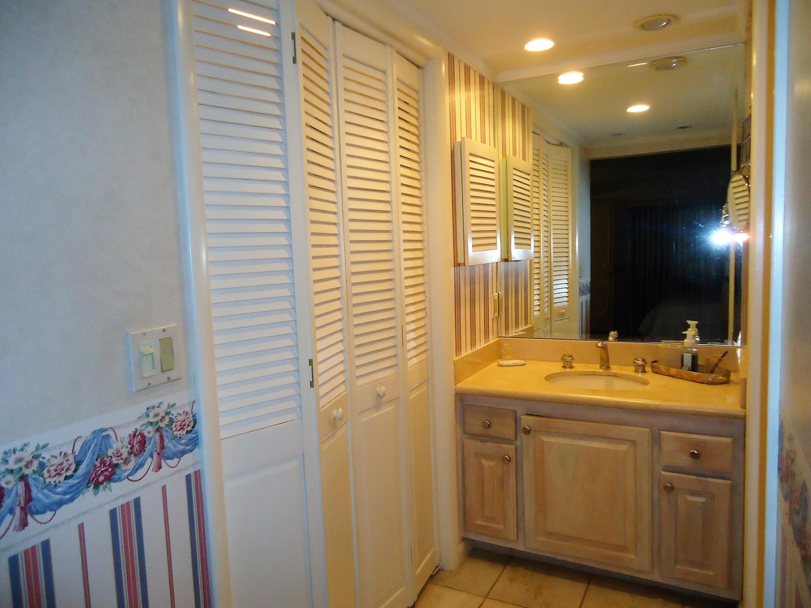 PALM BEACH NATL GOLF AND COUNTRY CLUB ESTATES 1 - Residential