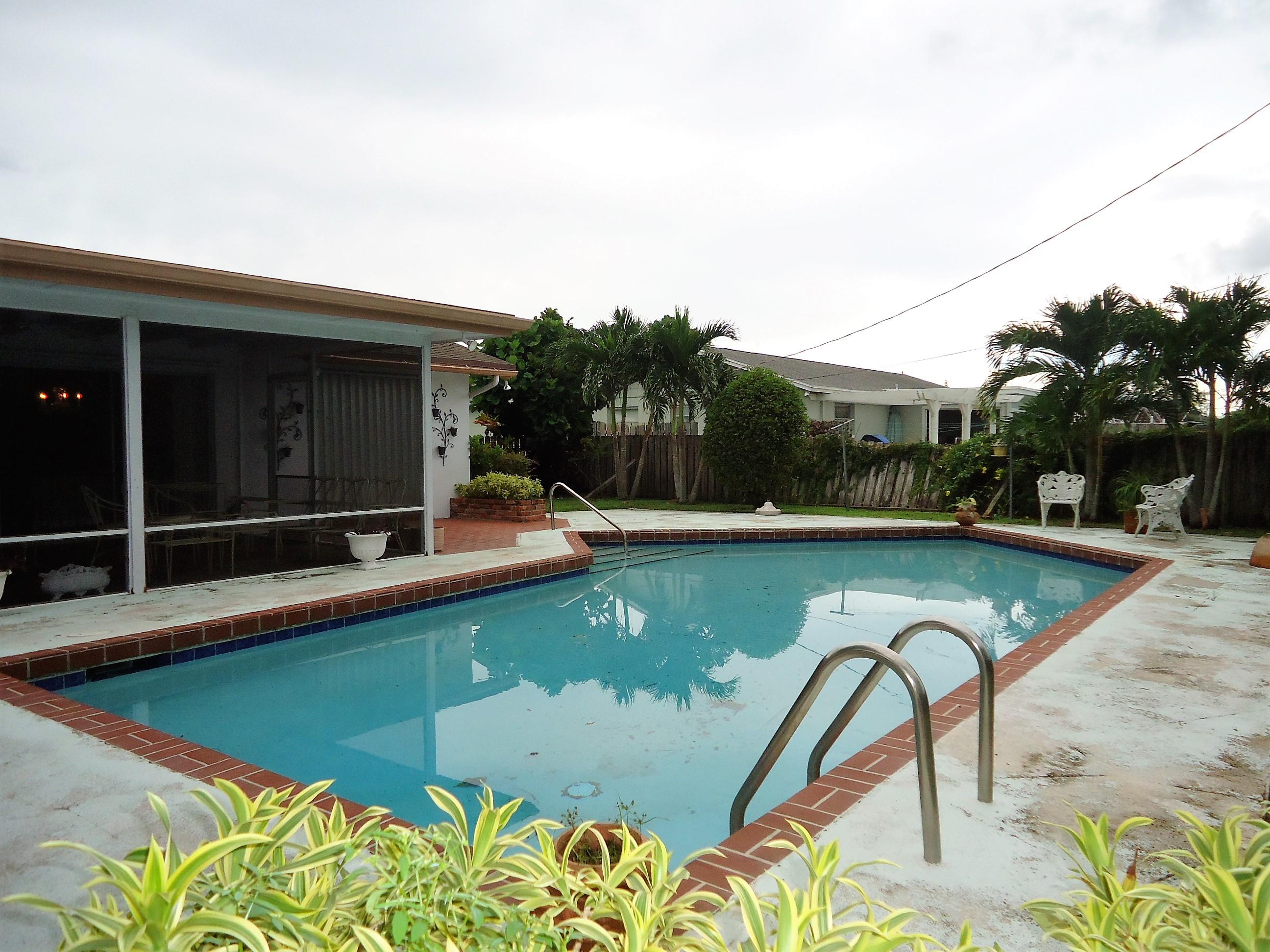 PALM BEACH NATL GOLF AND COUNTRY CLUB ESTATES 1 - Residential