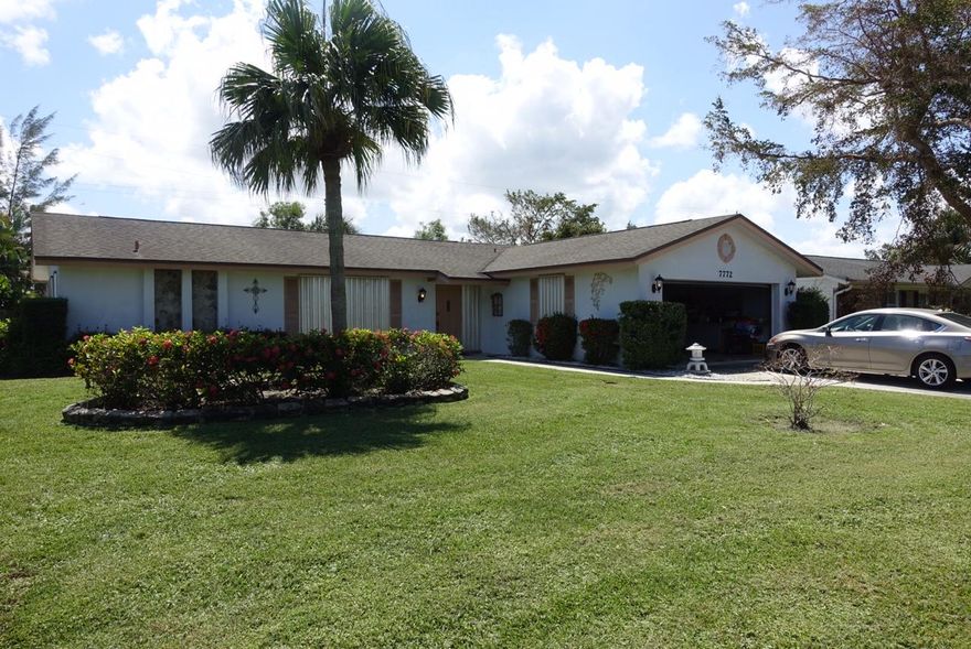 WONDERFUL OPEN FLOOR PLAN IN THIS UPDATED 3 BEDROOM 2 BATH POOL HOME ON 1/3 ACRE LOT. LIVING ROOM, FLORIDA ROOM, MASTER BEDROOM AND KITCHEN ALL OPEN TO THE DELIGHTFUL SCREENED PORCH AND POOL AREA. MASTER BEDROOM ON THE EAST SIDE AND TWO LARGE BEDROOMS ON OPPOSITE SIDE CREATES IDEAL PRIVACY SETTINGS FOR FAMILIES AS WELL AS GUESTS. QUIET COMMUNITY WTH PRIDE OF OWNERSHIP AND NO HOA!!!  EASY ACCESS TO HIGHWAYS, SHOPPING, BEACH AND​​‌​​​​‌​‌​​​‌‌​​​‌‌‌​​‌​​‌‌​​​​ AIRPORT.