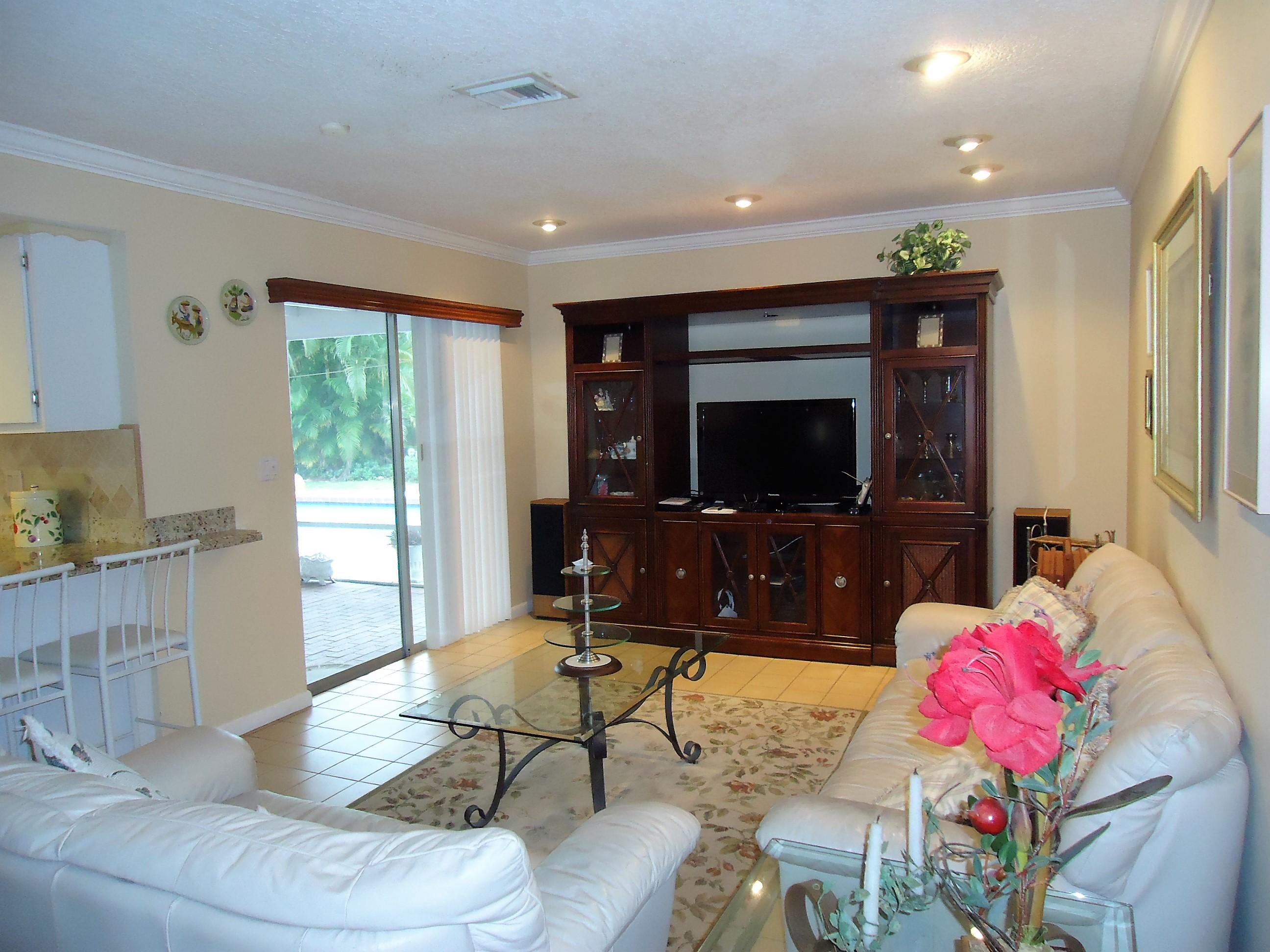 PALM BEACH NATL GOLF AND COUNTRY CLUB ESTATES 1 - Residential