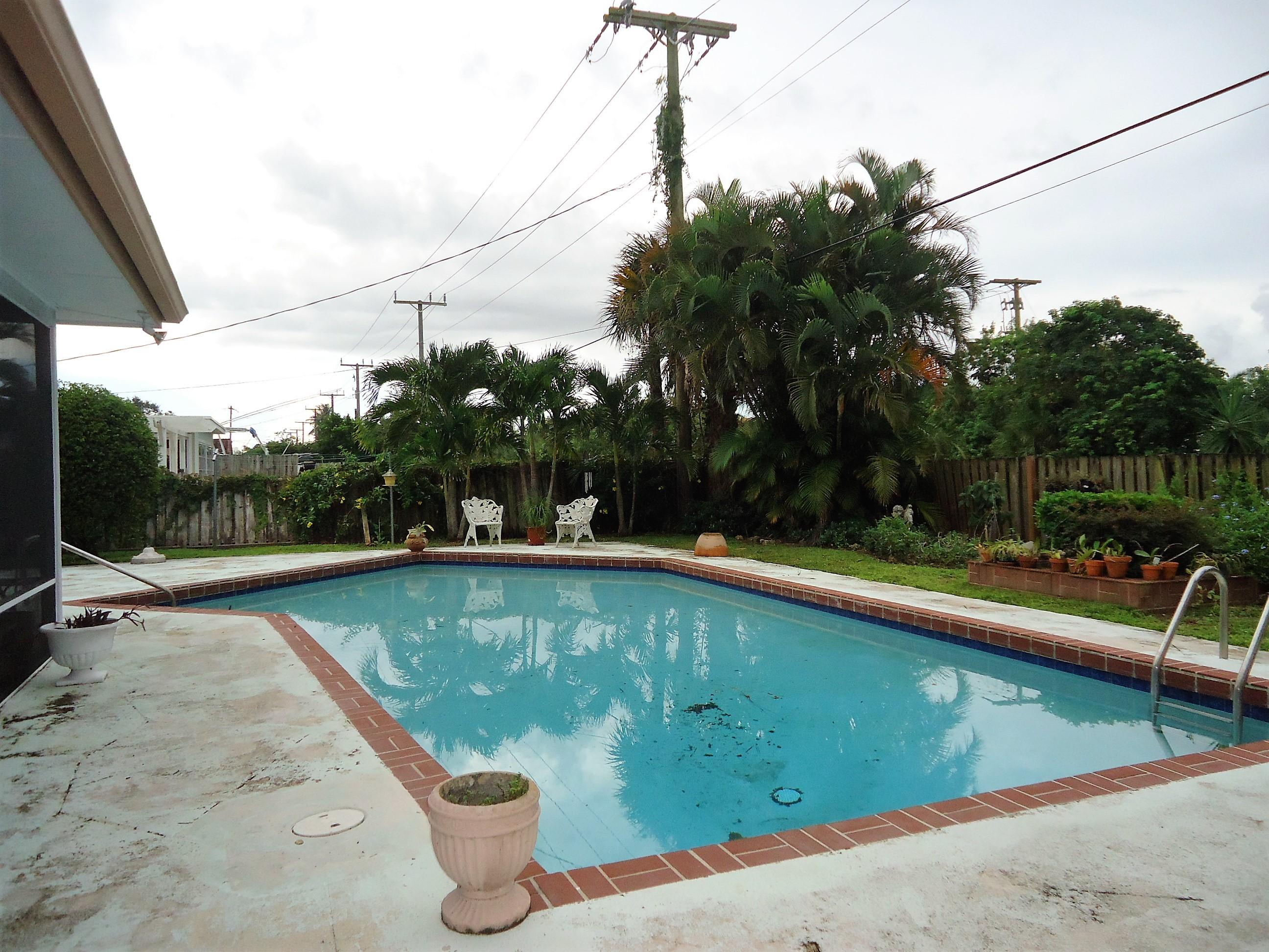 PALM BEACH NATL GOLF AND COUNTRY CLUB ESTATES 1 - Residential