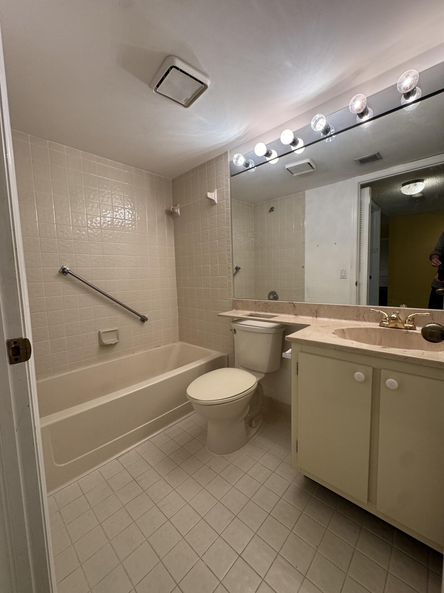 CLAIRMONT CONDOMINIUM H - Residential