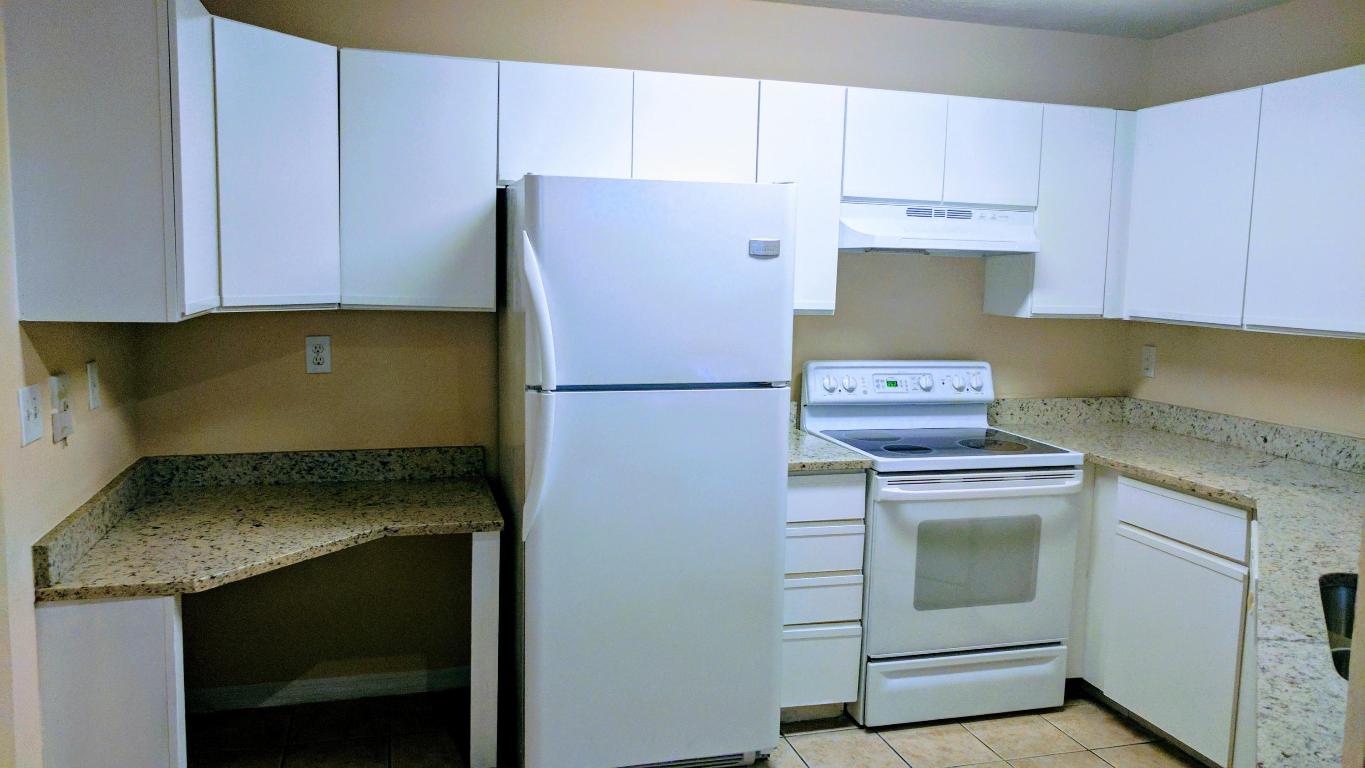 WINDWARD LAKES - Residential Lease