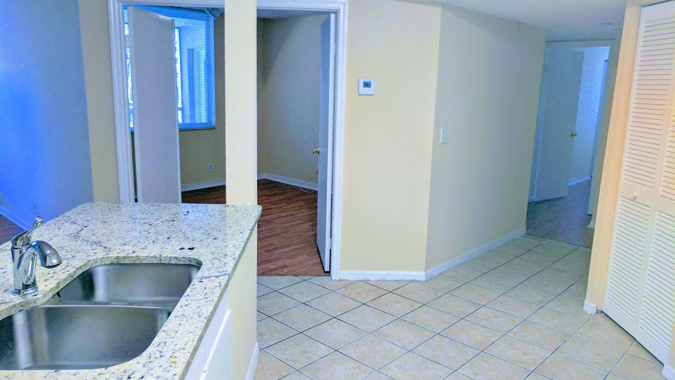 WINDWARD LAKES - Residential Lease