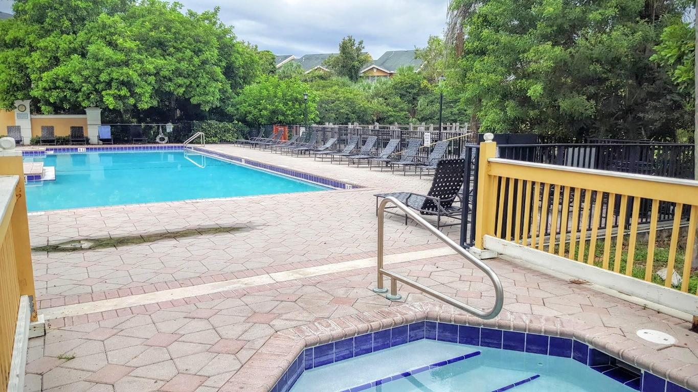 WINDWARD LAKES - Residential Lease