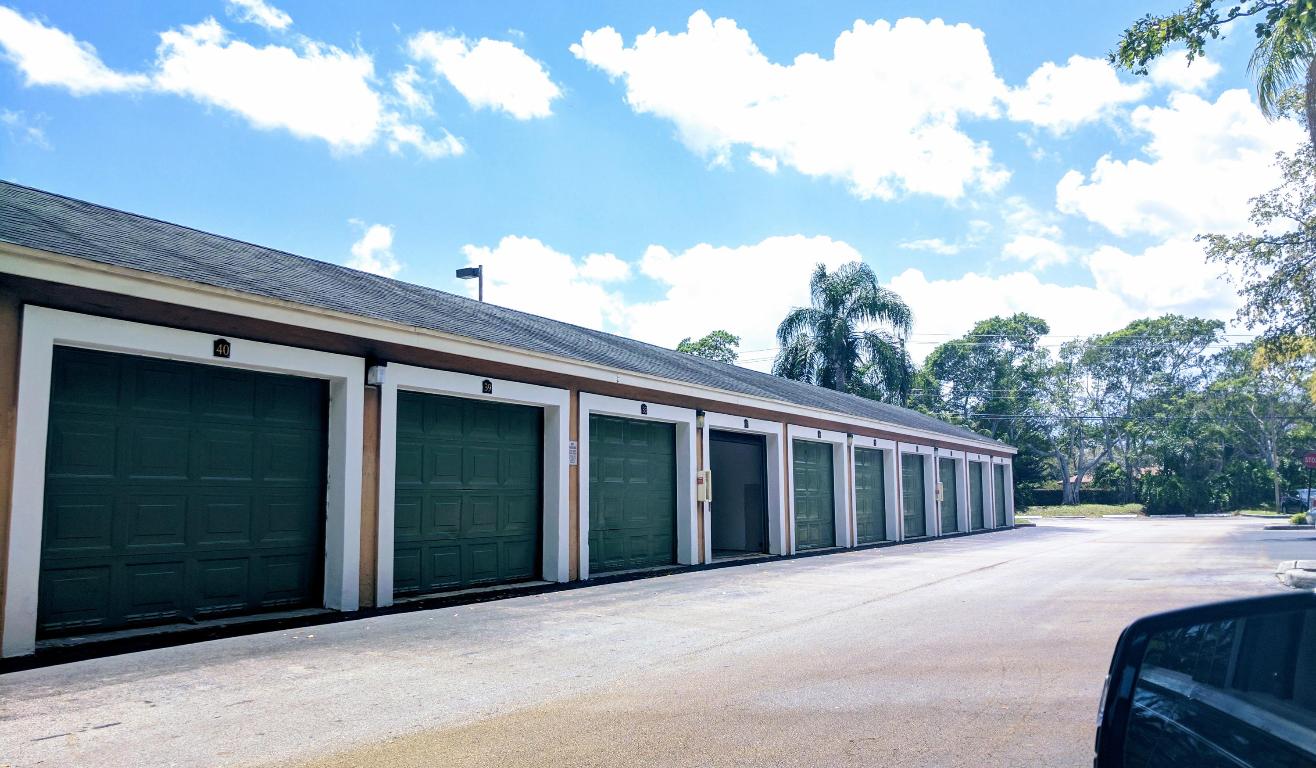 WINDWARD LAKES - Residential Lease