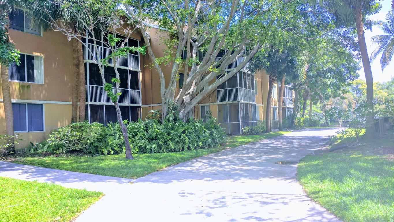WINDWARD LAKES - Residential Lease