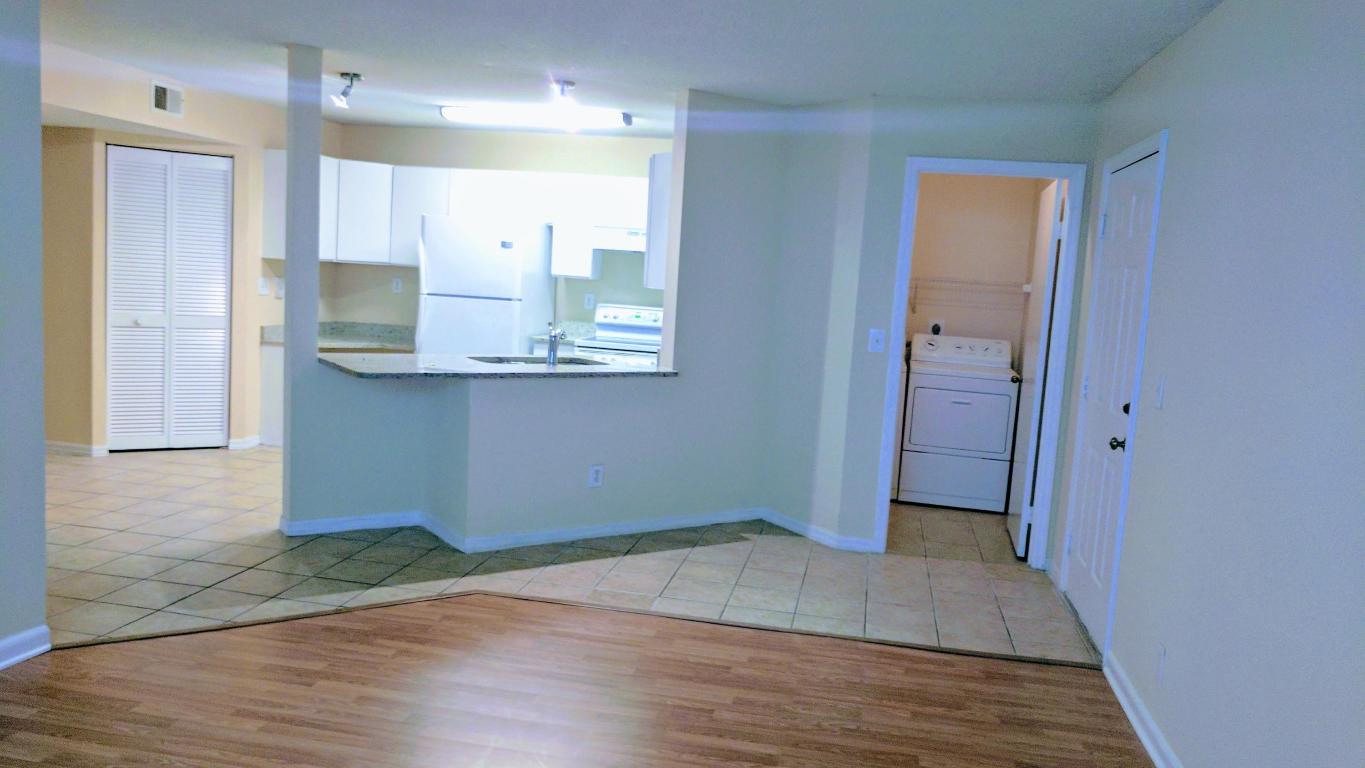 WINDWARD LAKES - Residential Lease