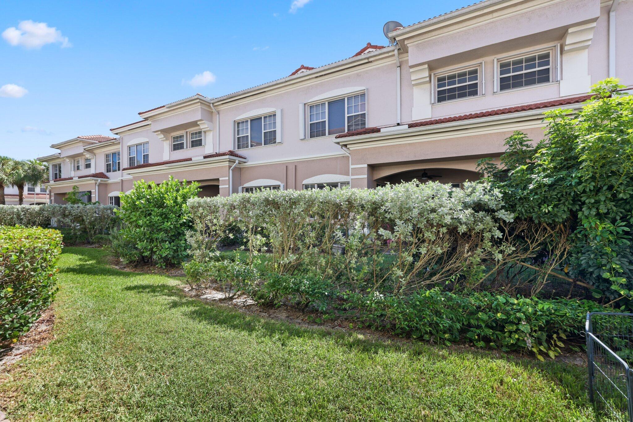 CARRIAGE POINTE TOWNHOMES - Residential