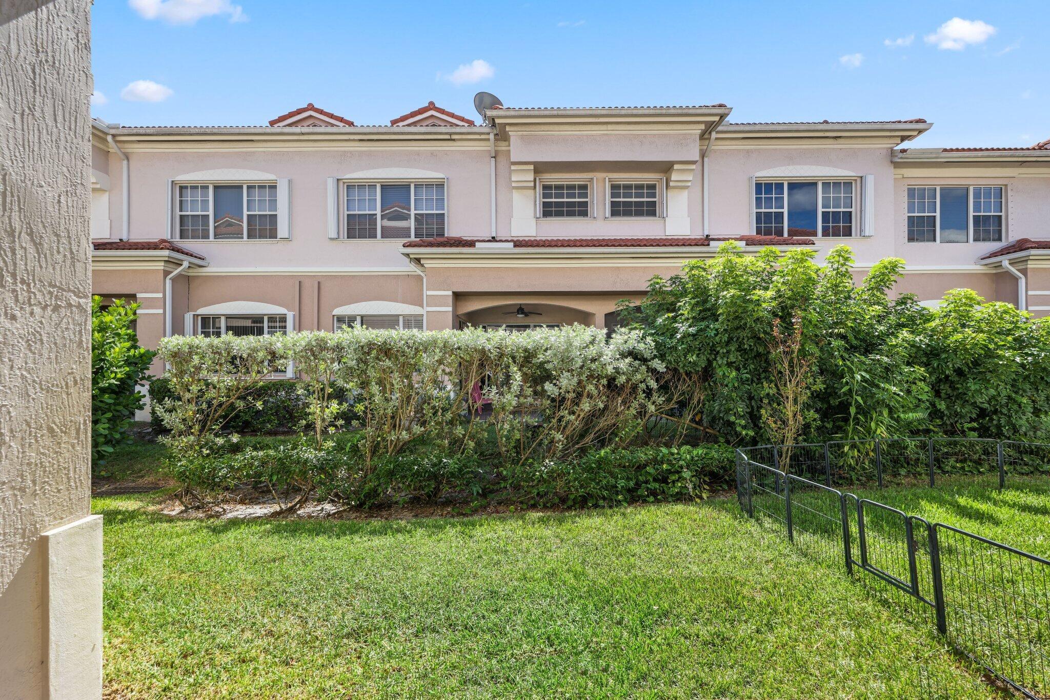 CARRIAGE POINTE TOWNHOMES - Residential