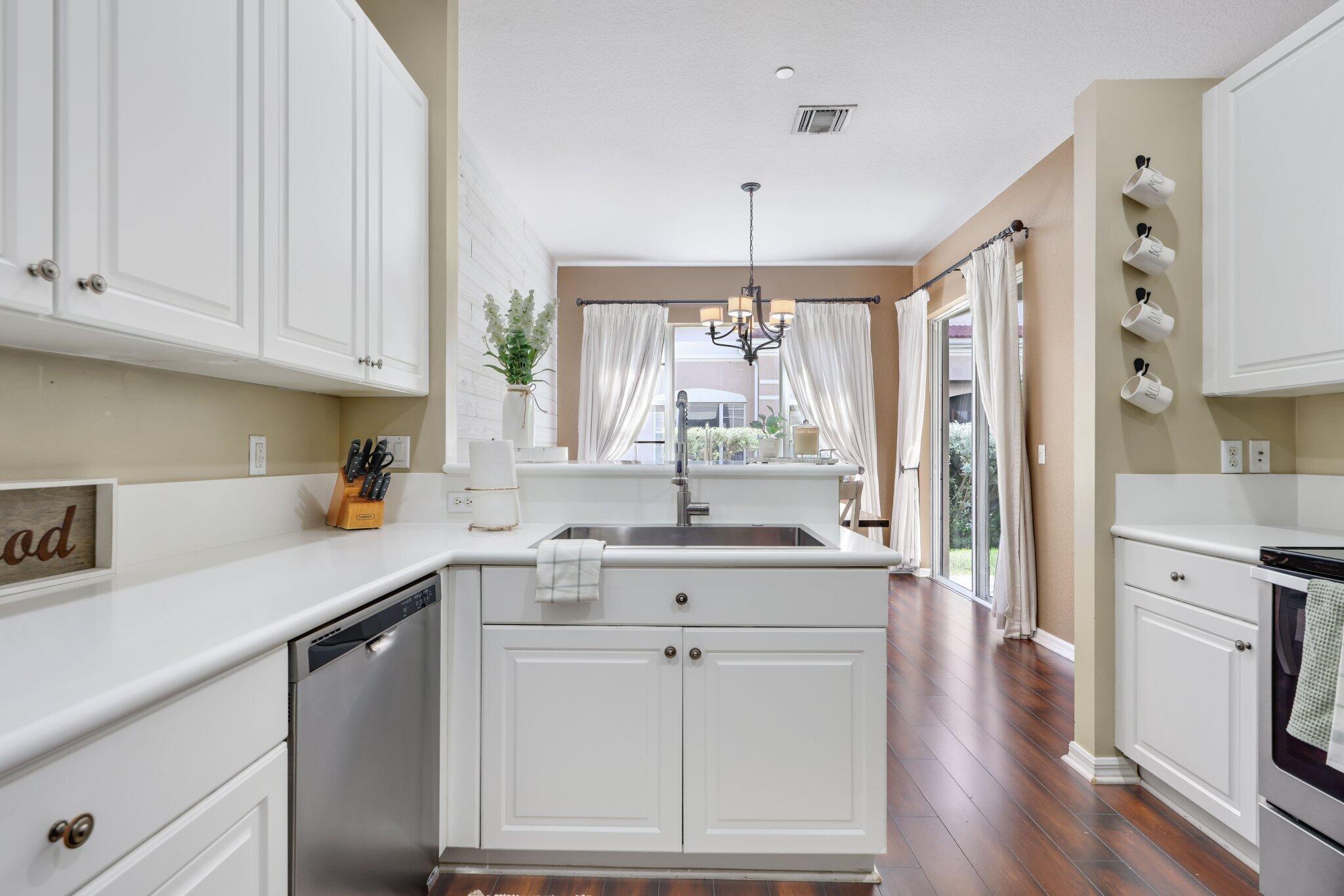 CARRIAGE POINTE TOWNHOMES - Residential