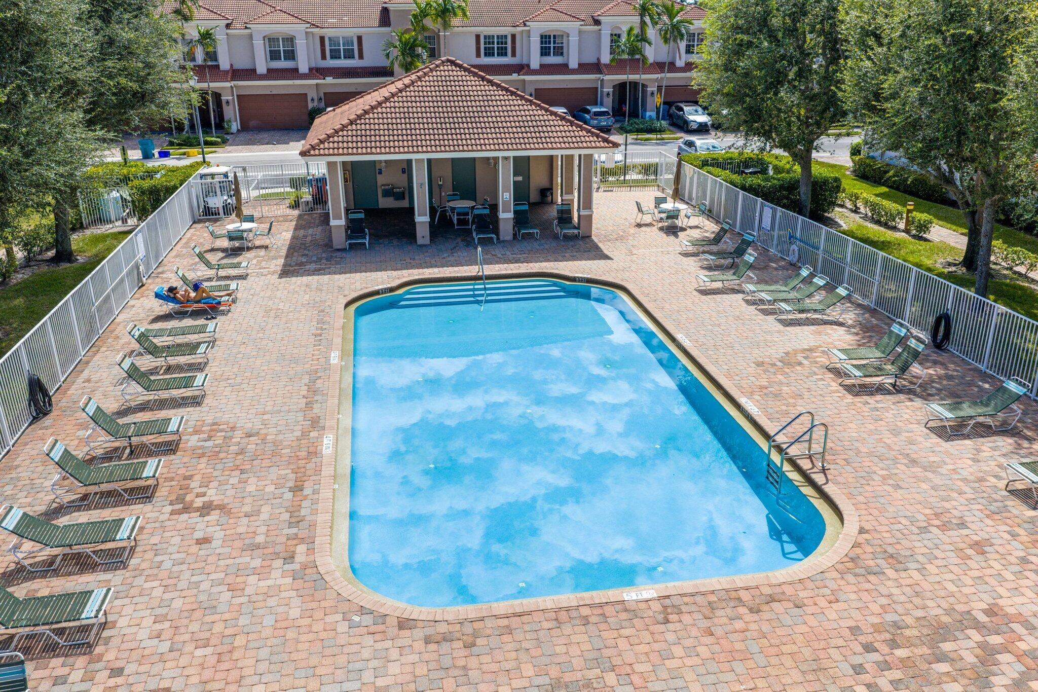 CARRIAGE POINTE TOWNHOMES - Residential