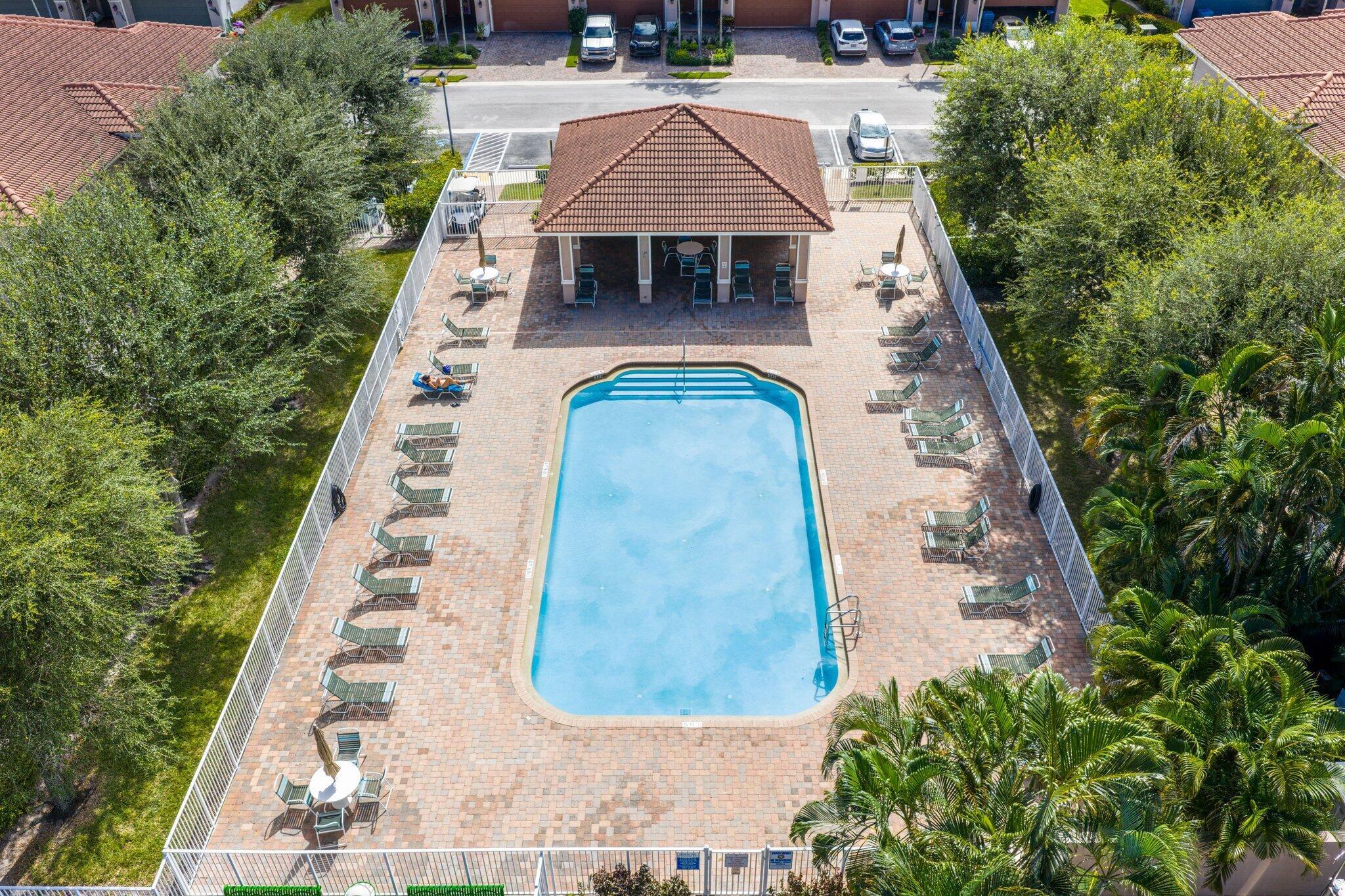 CARRIAGE POINTE TOWNHOMES - Residential