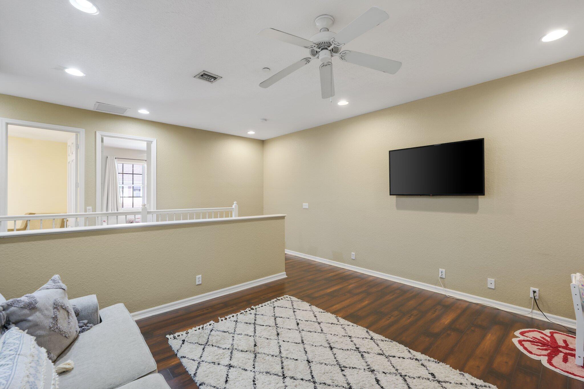 CARRIAGE POINTE TOWNHOMES - Residential