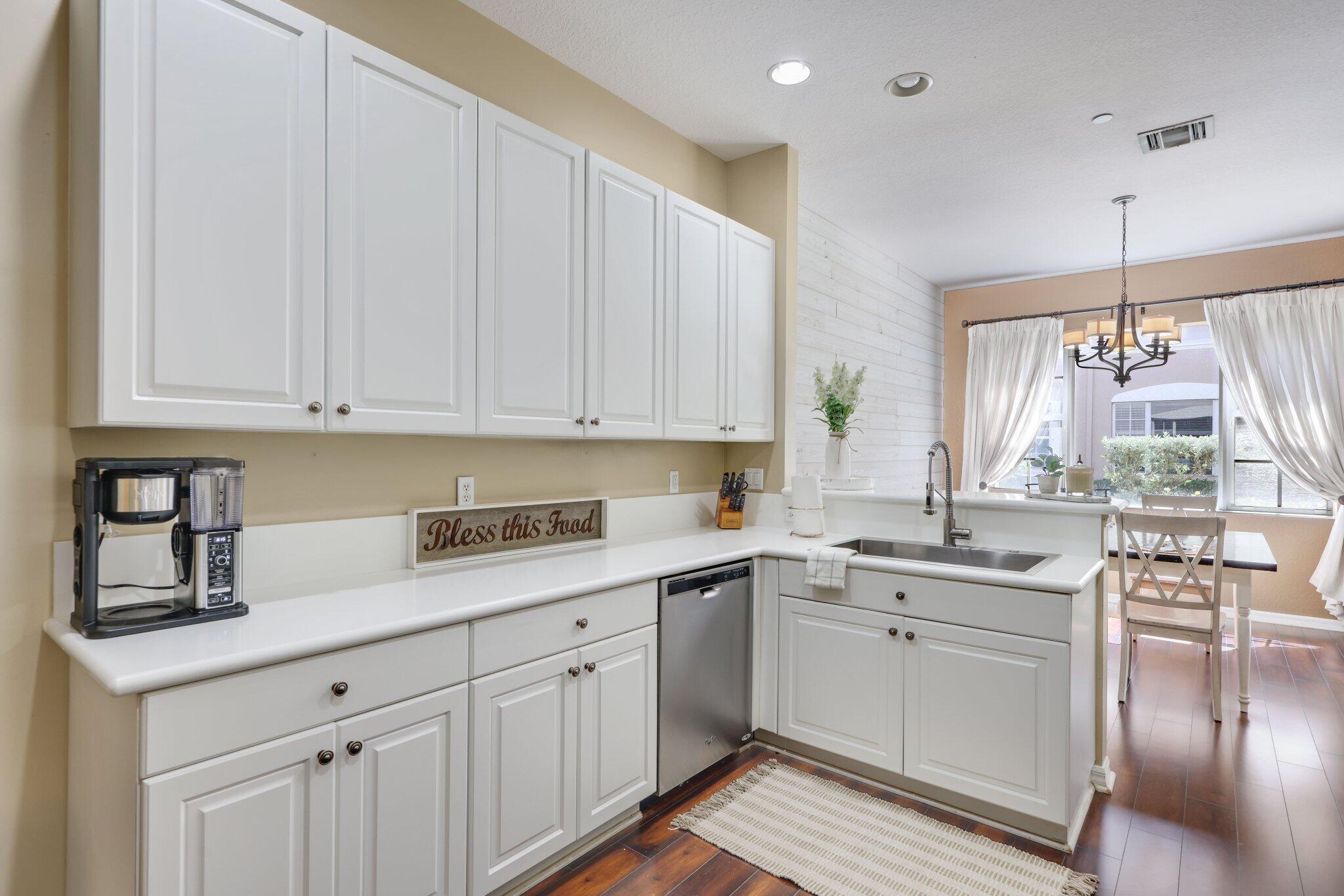 CARRIAGE POINTE TOWNHOMES - Residential