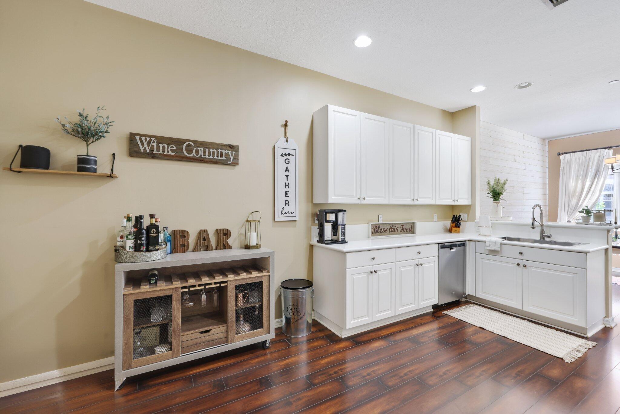 CARRIAGE POINTE TOWNHOMES - Residential