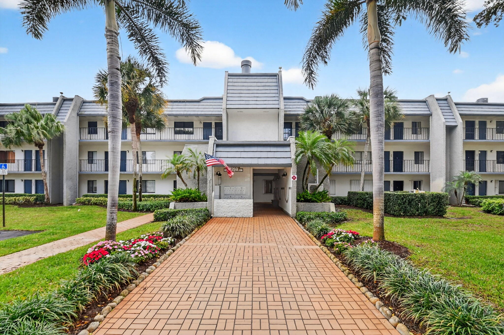 FOUNTAINS OF PALM BEACH CONDO 4 - Residential
