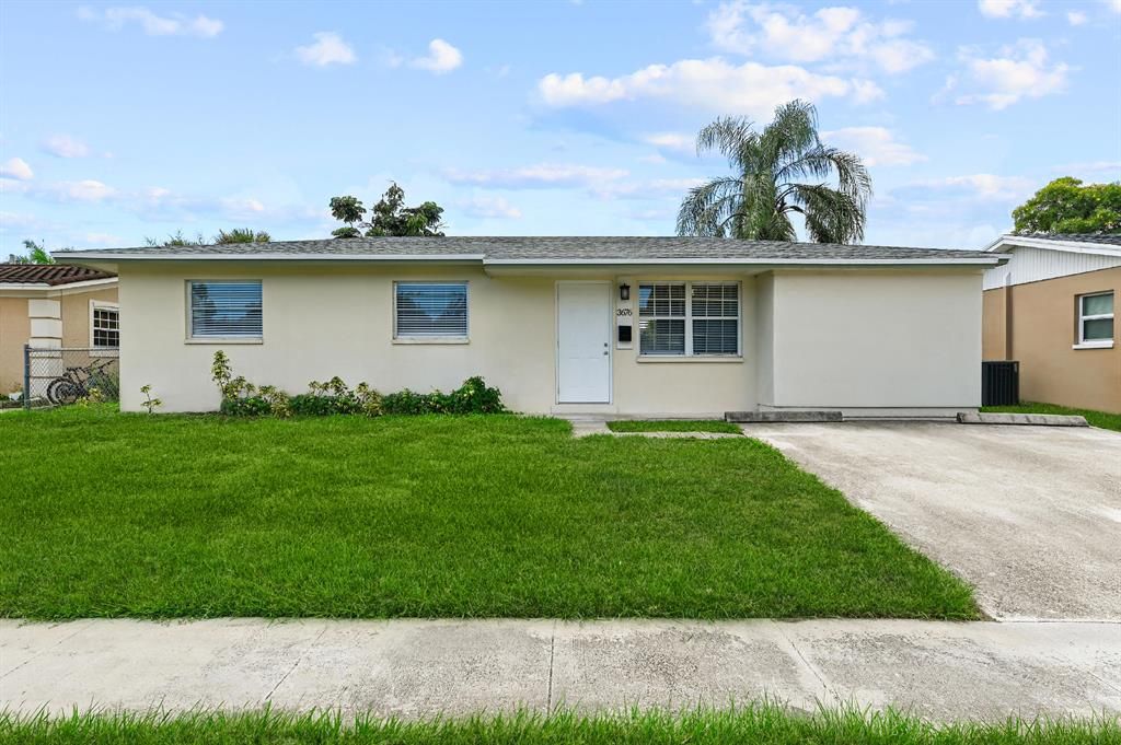 Photo of 3676 Island Road Rd, Palm Beach Gardens, FL 33410 (MLS # R10830851)