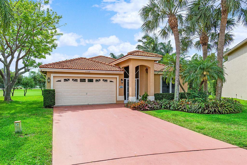 Located in a gated community in the heart of Wellington, this turnkey 3/2 single family home sits on the golf course and is located at the end of the cul de sac. . Updated kitchen, large master suite, 2 car garage and a large screened in back patio for sunset entertaining. Minimum of 120 days. Owner would prefer annual. Available furnished only.
