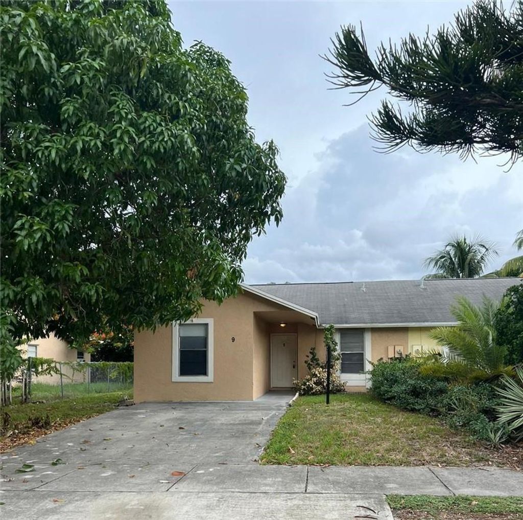 Photo of 9 NE 44th Street, Deerfield Beach, FL 33064 (MLS # B26003230)