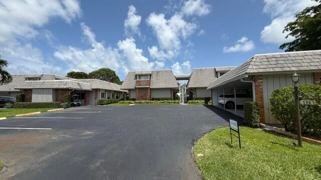340 Orange Tree Drive 5, Atlantis FL 33462