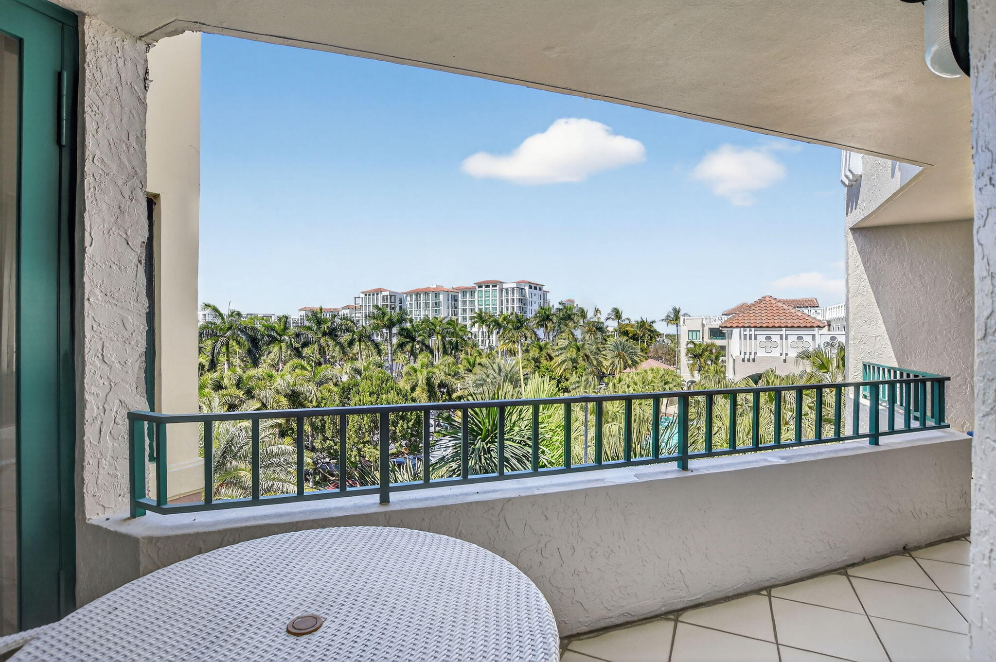 MIZNER COURT CONDO - Residential Lease