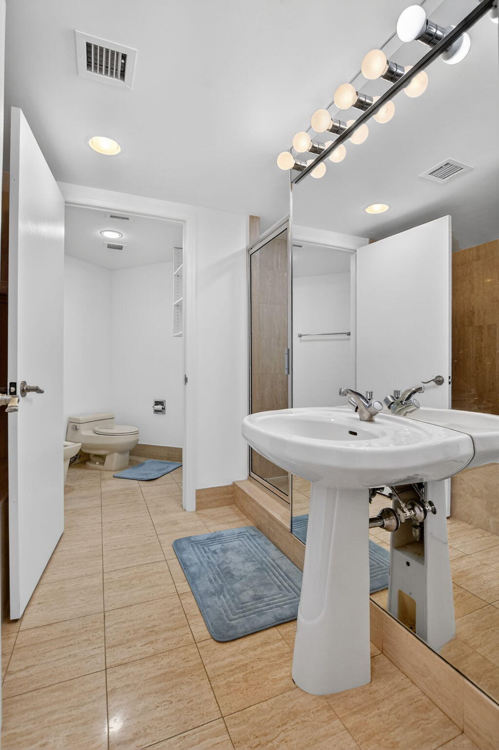 MIZNER COURT CONDO - Residential Lease