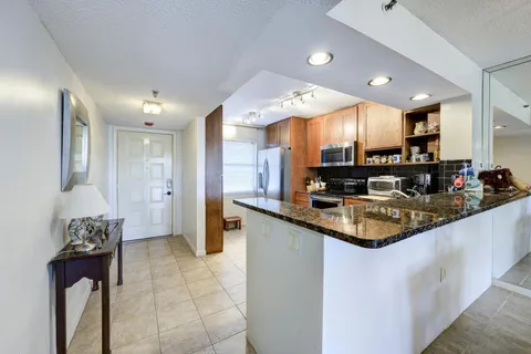 896 N Federal Highway Unit 326, Lantana, FL MLS: R11072679