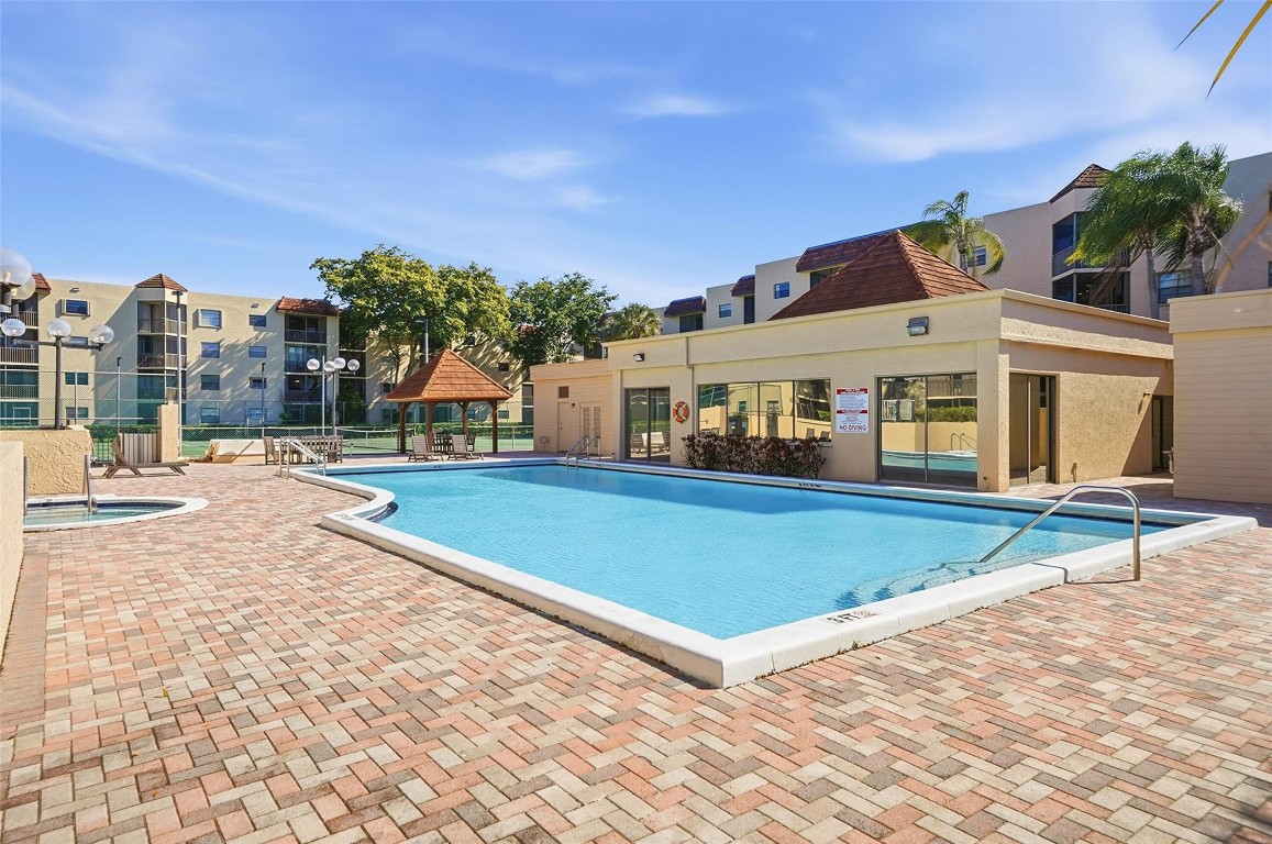 PLANTATION RACQUET CLUB - Residential