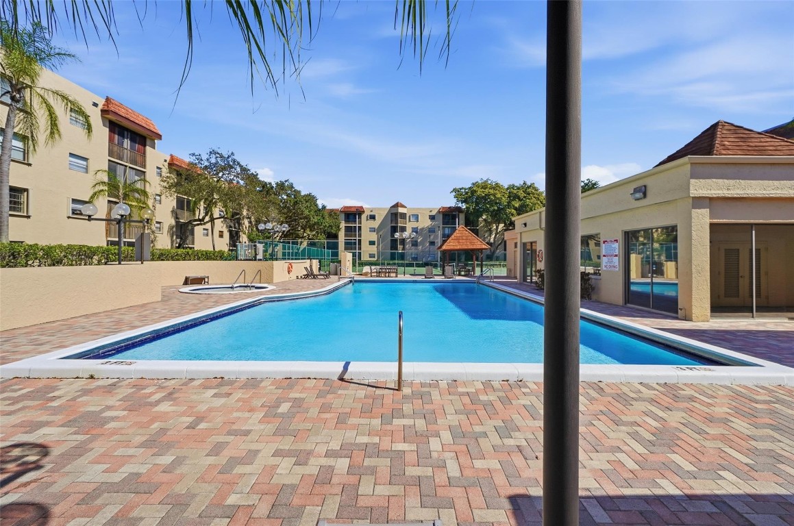 PLANTATION RACQUET CLUB - Residential