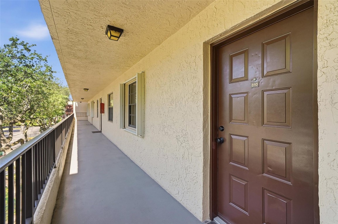 PLANTATION RACQUET CLUB - Residential