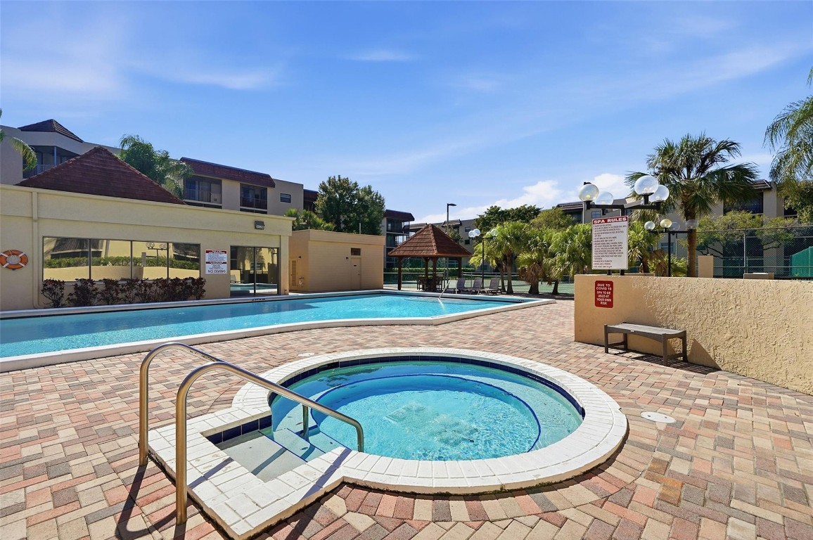 PLANTATION RACQUET CLUB - Residential