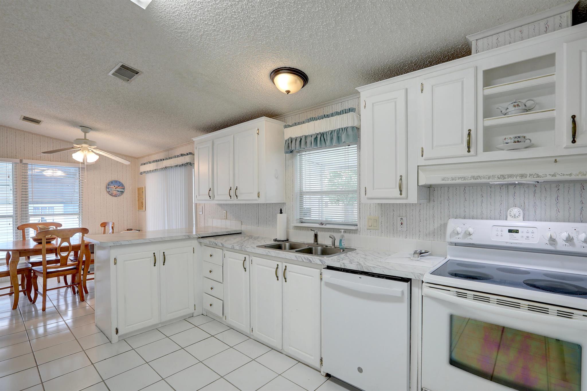 908 Bougainvillea Circle