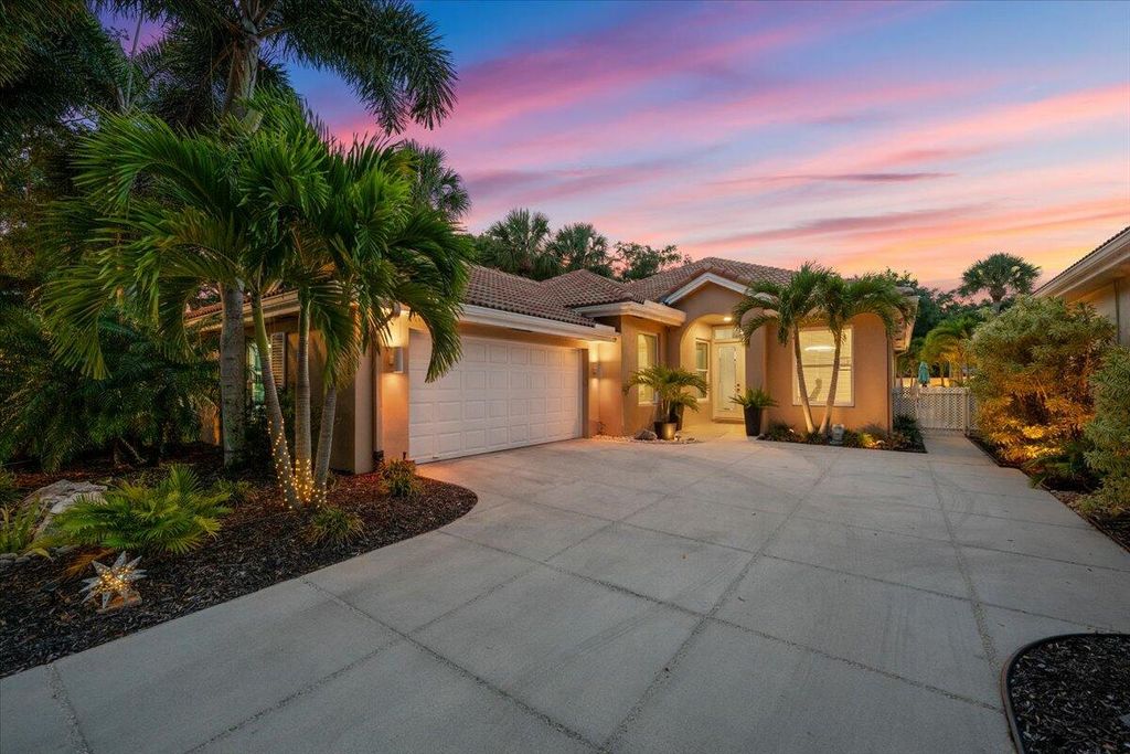 Photo of 169 Hampton Circle, Jupiter, FL 33458 (MLS # B26028158)