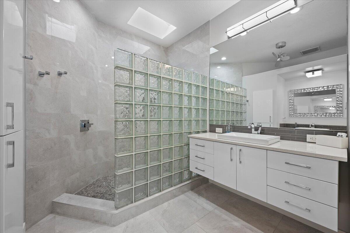 HAMPTONS AT MAPLEWOOD - Residential