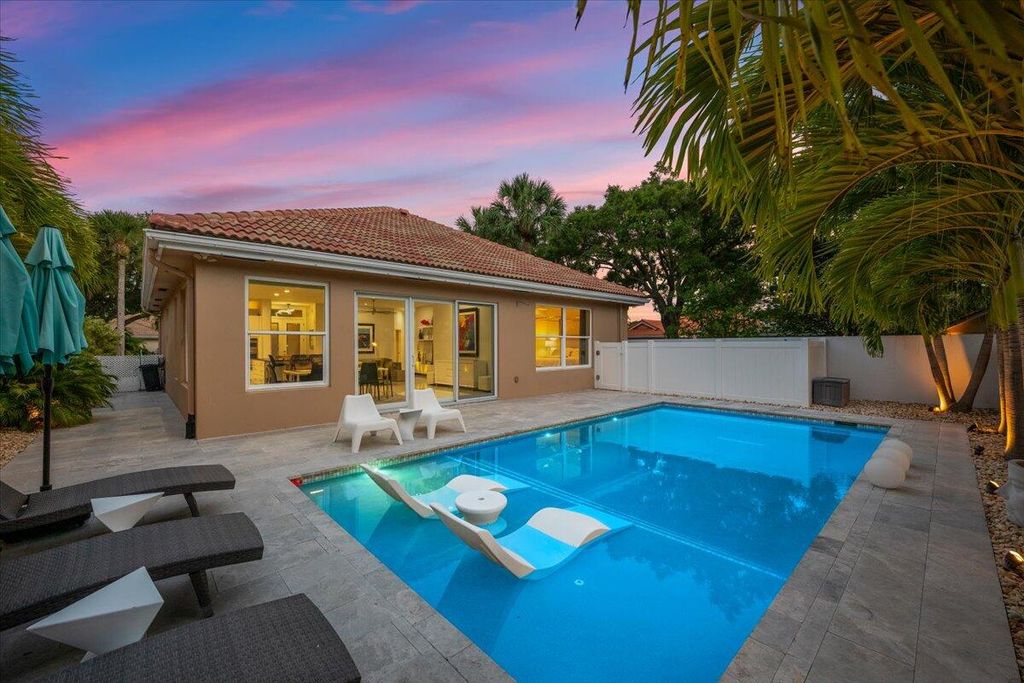 Photo of 169 Hampton Circle, Jupiter, FL 33458 (MLS # B26028158)