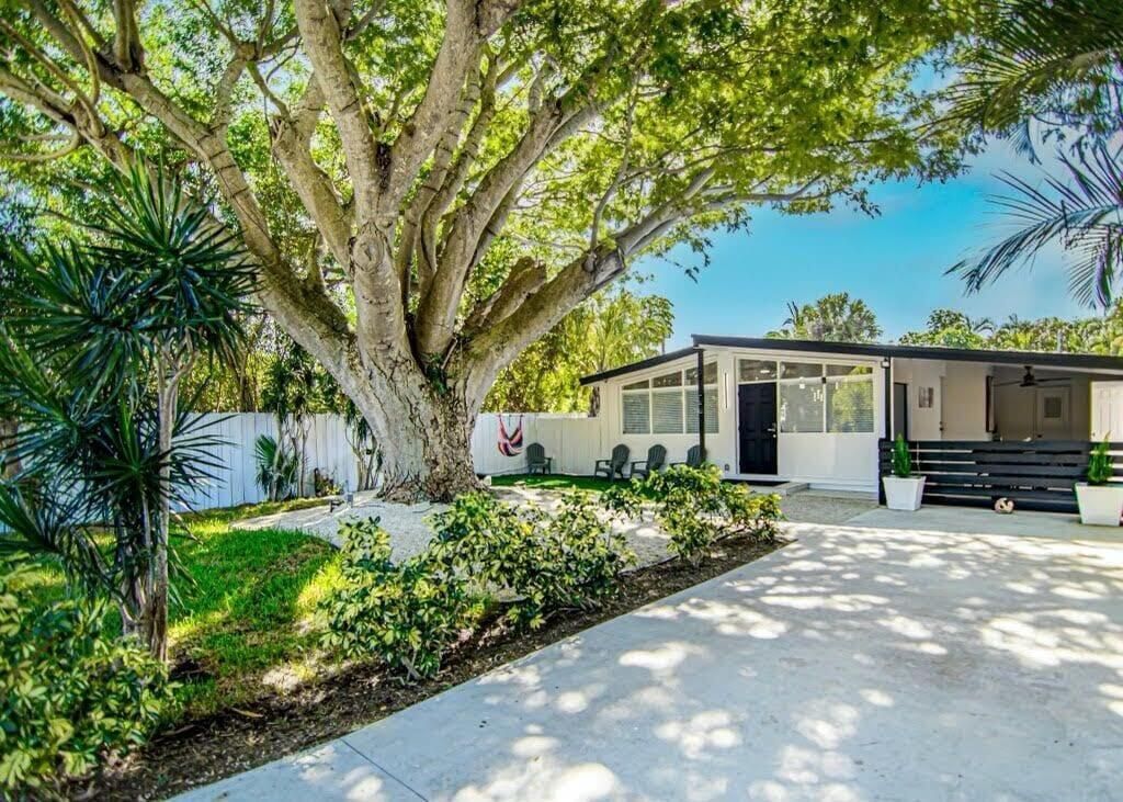 Photo of 462 Hastings Street, Boca Raton, FL 33487 (MLS # B26000487)