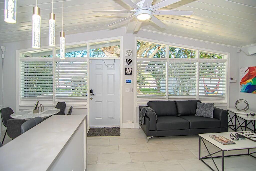 DELRAY MNR - Residential Lease