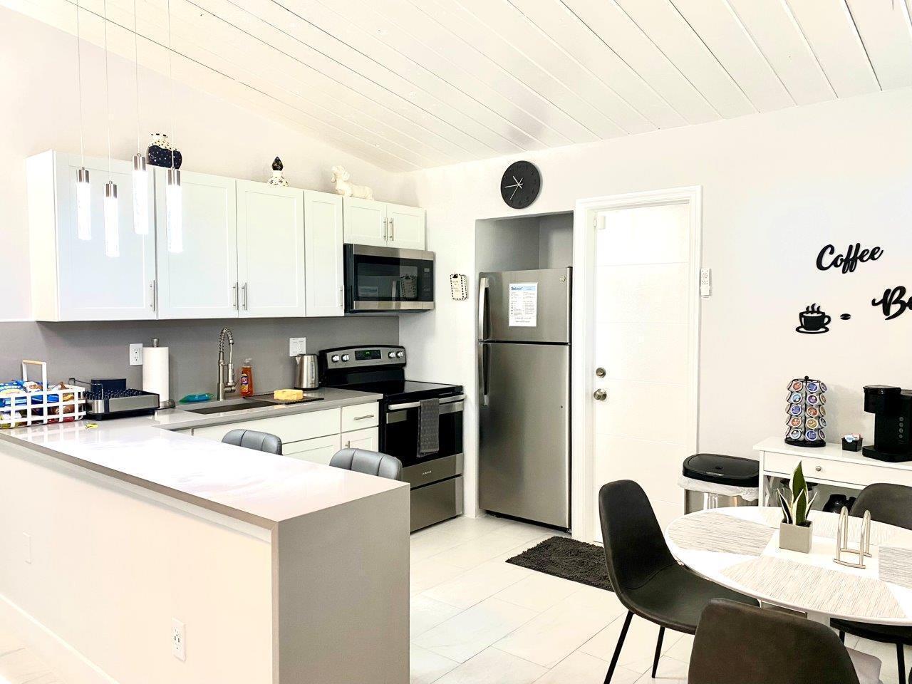 DELRAY MNR - Residential Lease